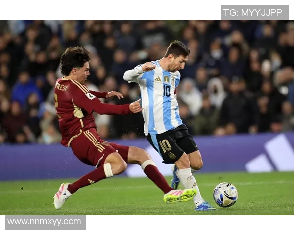 支持阿根廷足球队的球星们在赛场上展现非凡魅力与团队精神