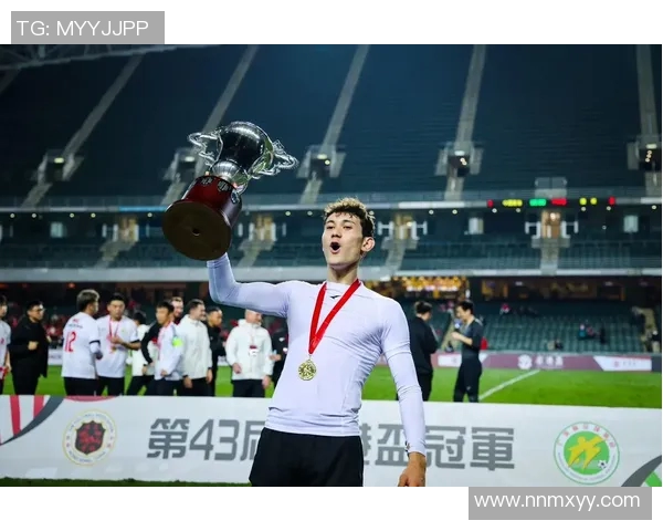 足球历史上最具灵性球星是谁 他们的独特魅力如何影响了比赛与球迷