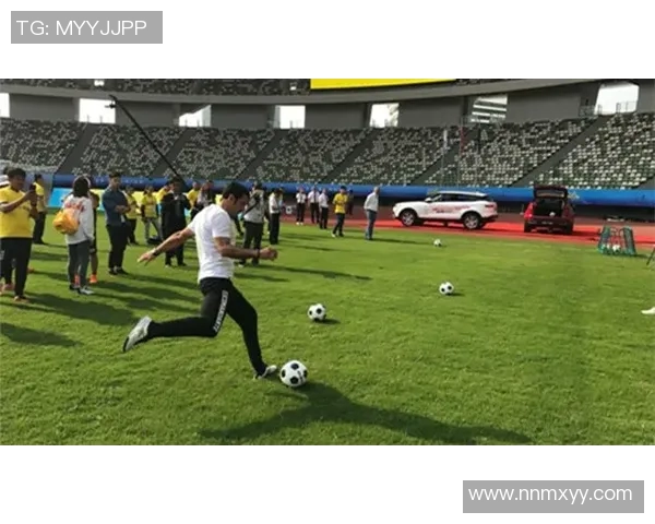 足球球星专属车子贴纸设计炫酷上线为球迷定制个性化潮流配件